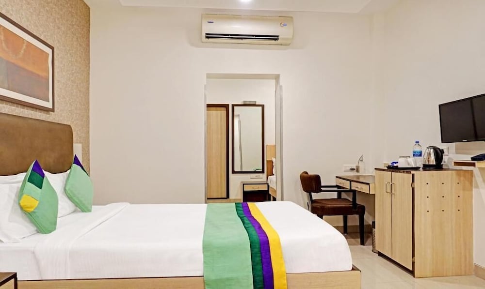 HOTEL MADHAV 12/34