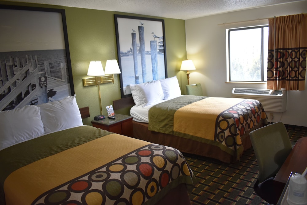 Super 8 by Wyndham Newport News/Jefferson Ave. 9/36