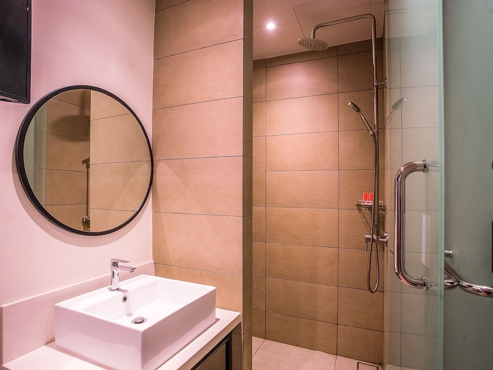 OYO 89576 Mokka Hotel 22/28