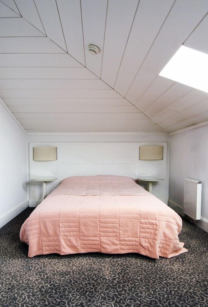 Kar-s Hotel 6/50