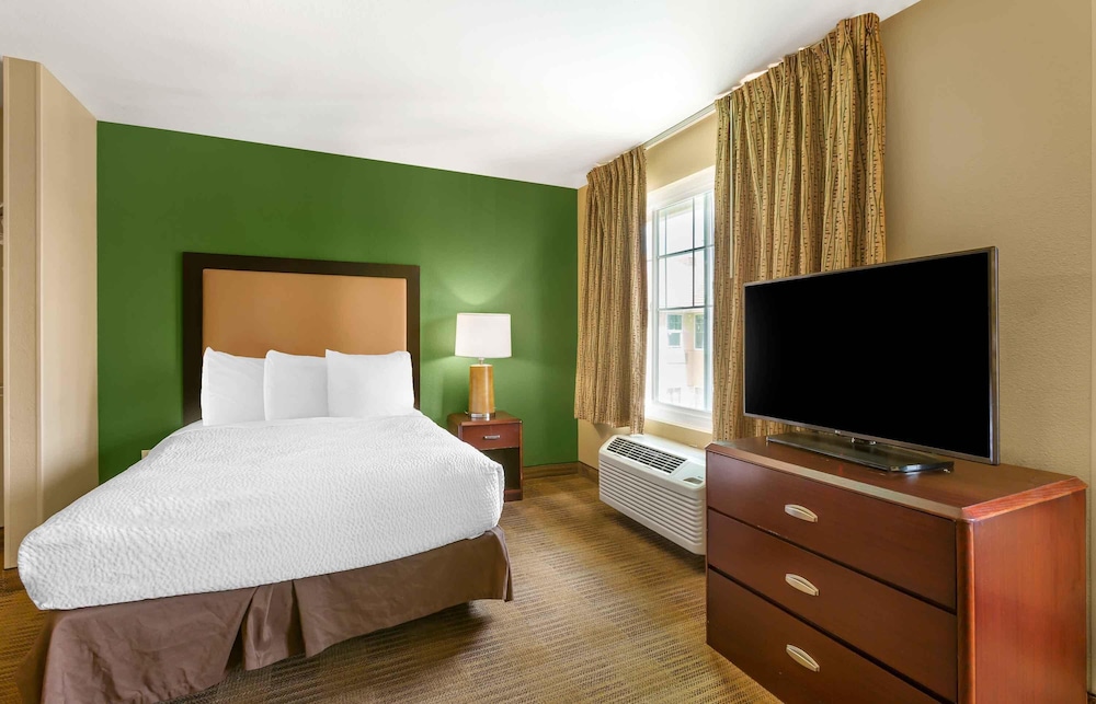 Extended Stay America Select Suites Phoenix Airport E Oak St 28/56