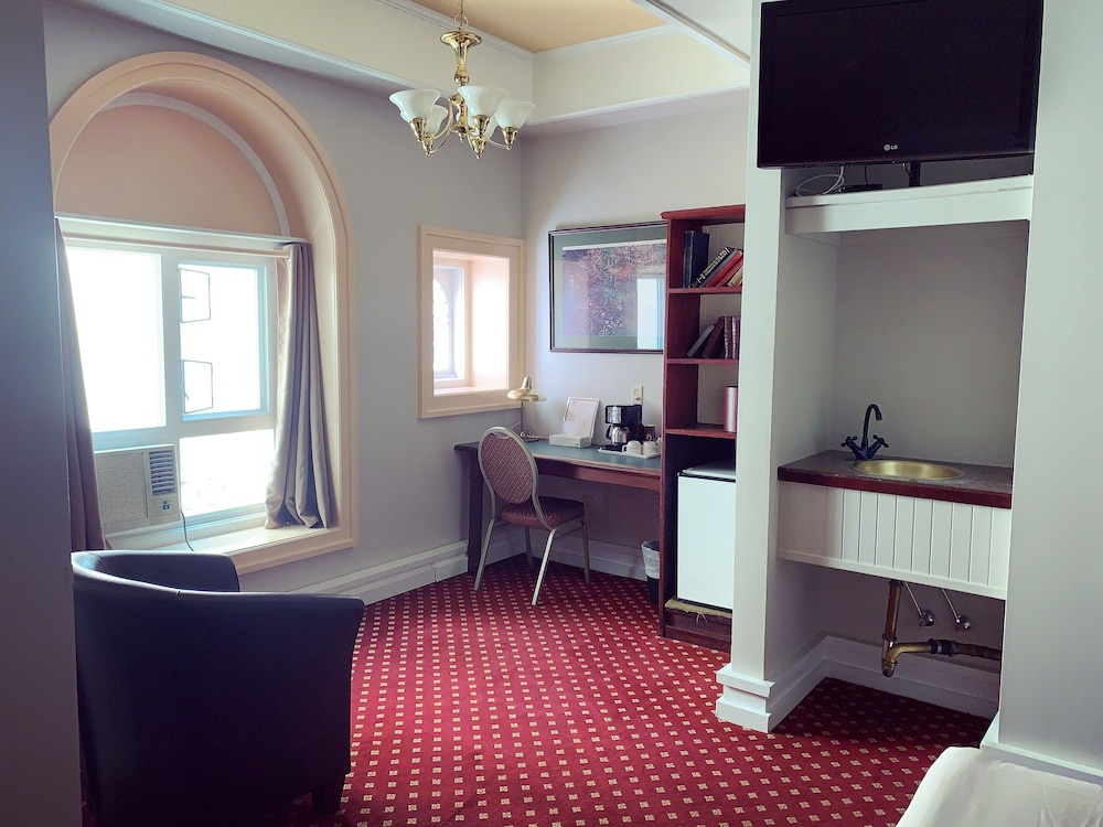 Bedford Regency Hotel, Trademark Collection by Wyndham 43/47