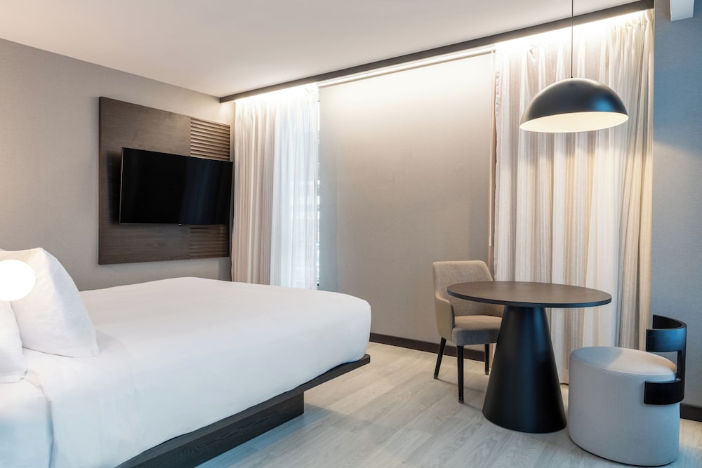 AC Hotel Burlington 16/50