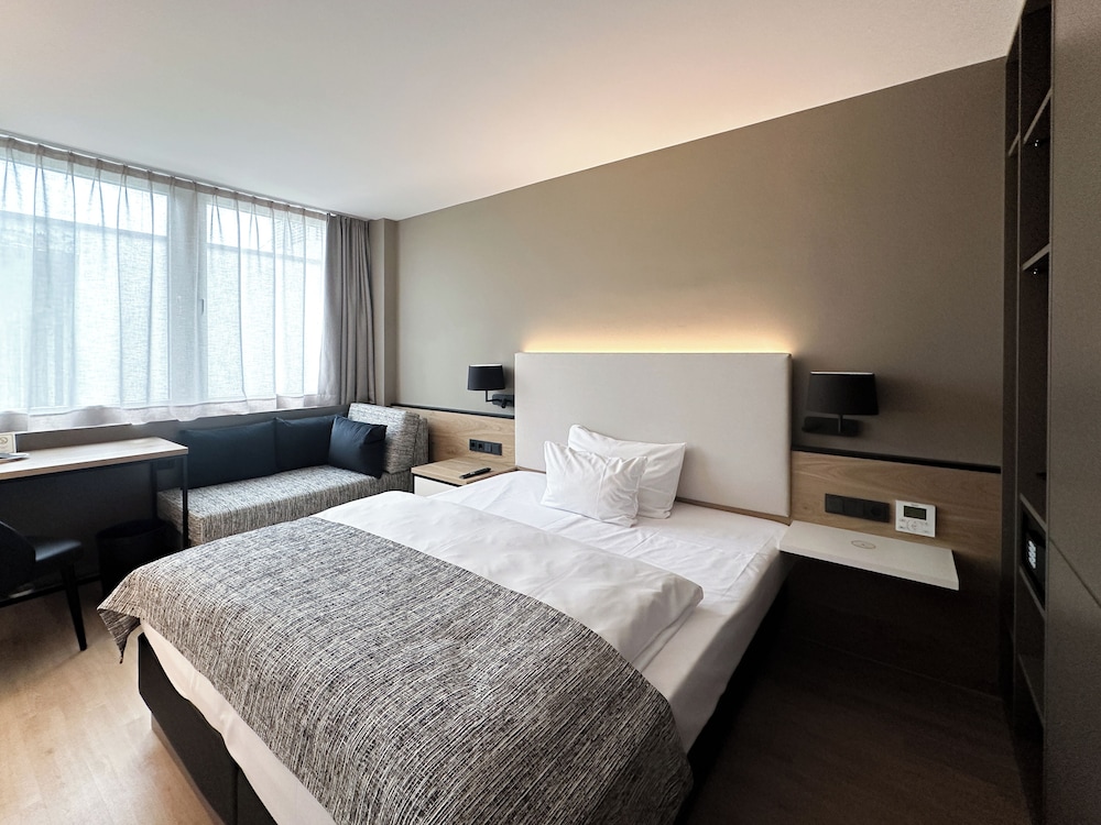 COMFORT, QUEEN BED