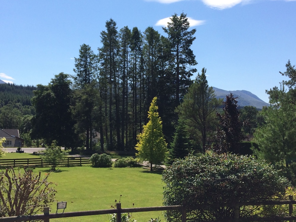 Coire Glas Guest House 22/28