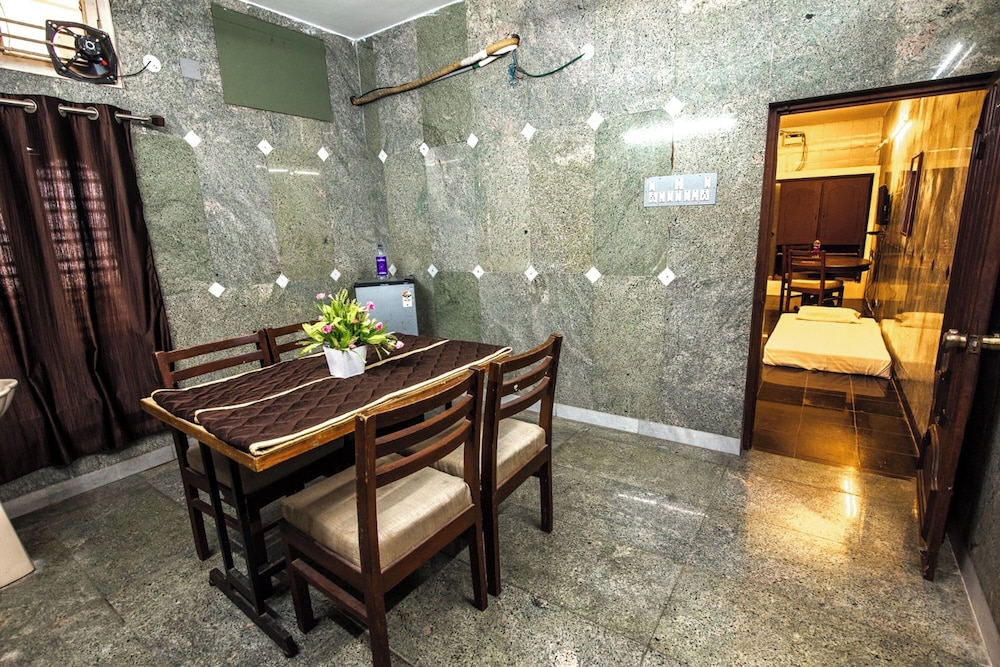 OYO Rooms off Aurobindo Ashram 6/65