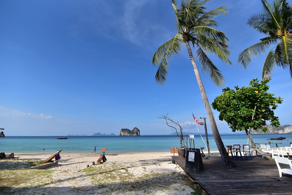 Koh Ngai Thanya Beach Resort 48/65