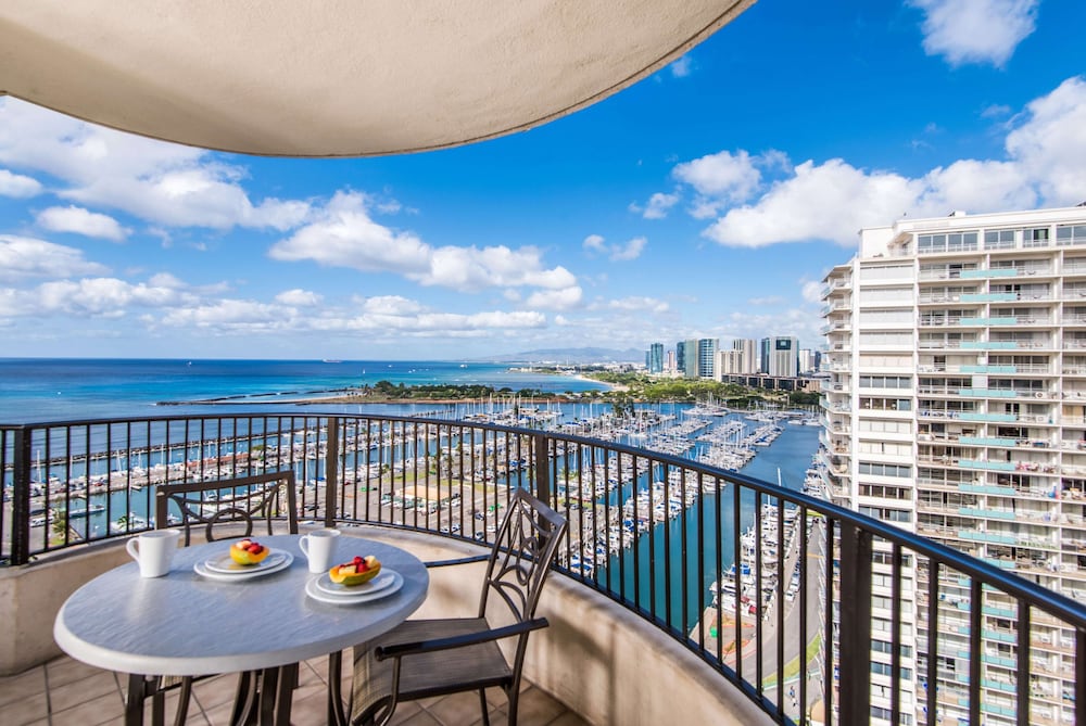 Hilton Grand Vacations Club at Hilton Hawaiian Village 42/50