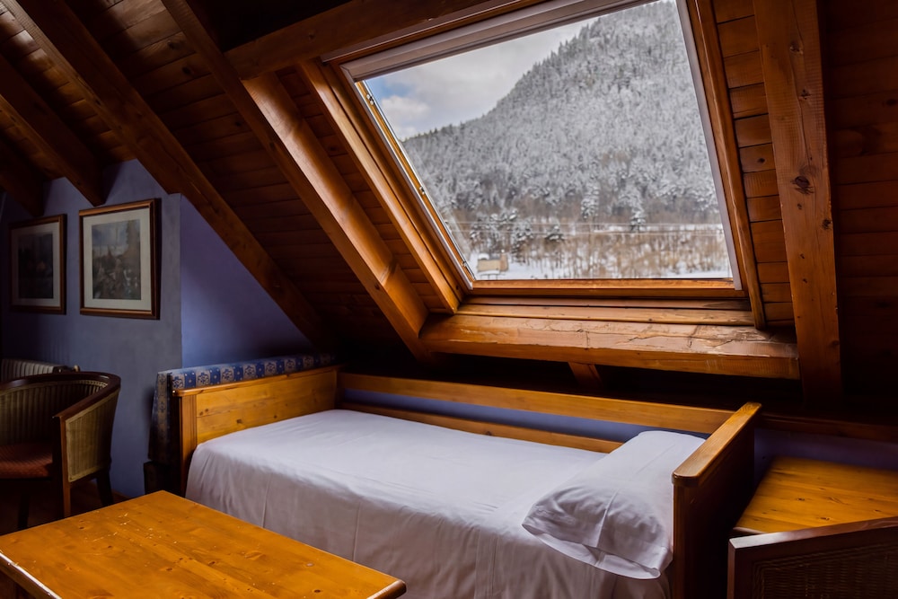 Room, Triple, 3 Beds, Attic
