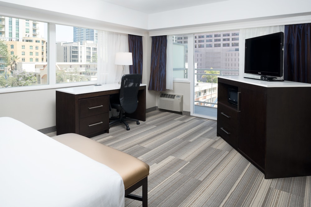 Holiday Inn Express San Diego Downtown 11/56