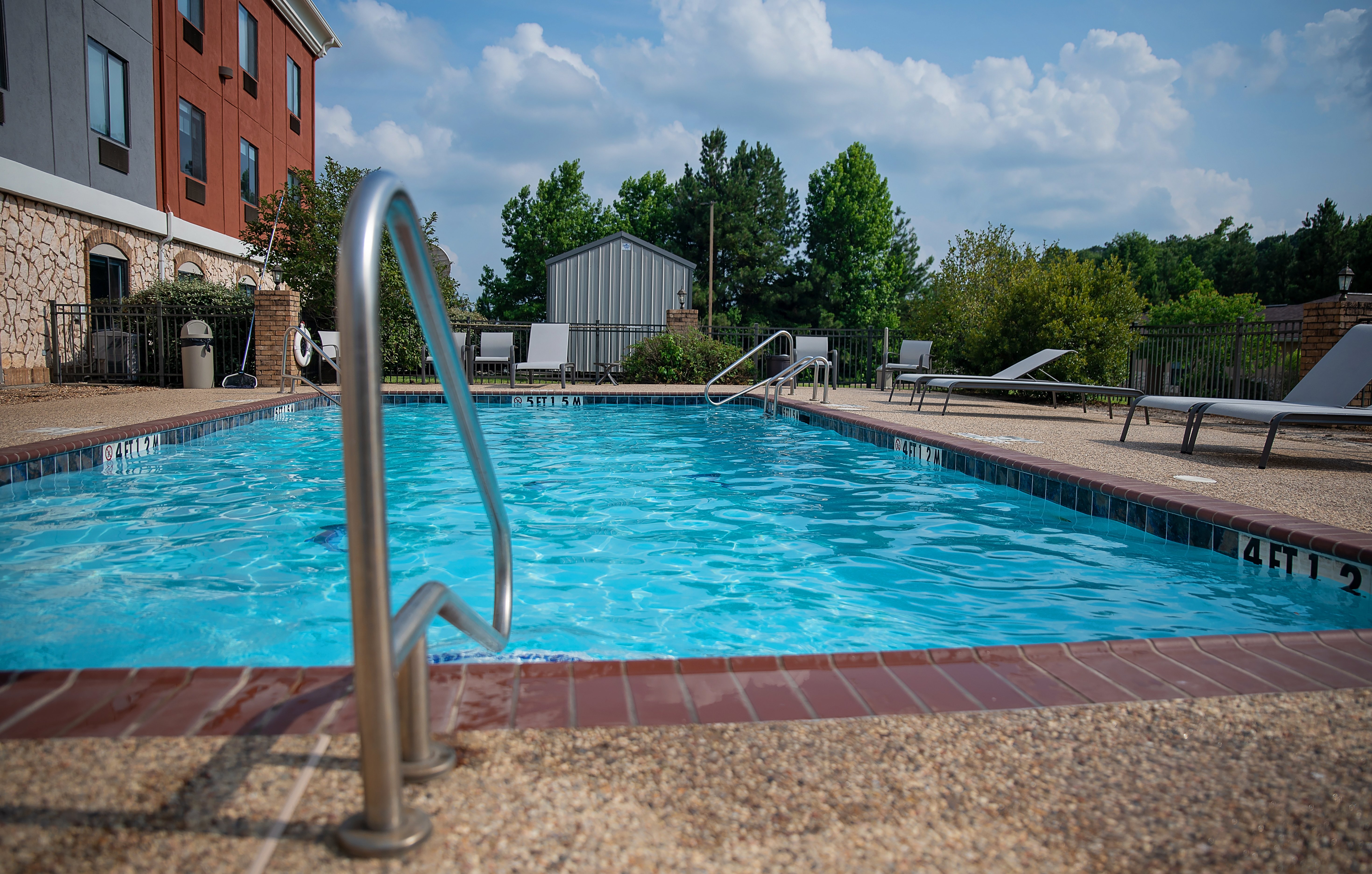 Holiday Inn Express Hotel And Suites Center Tx 73/76