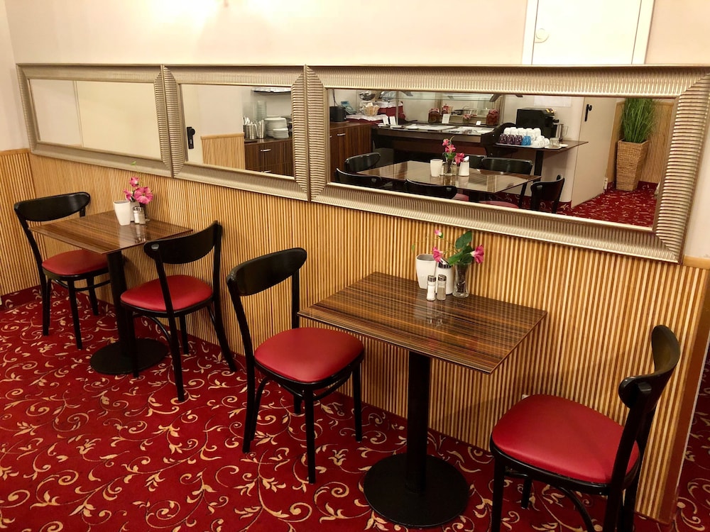 PENSION BARON AM SCHOTTENTOR HOTEL 32/50