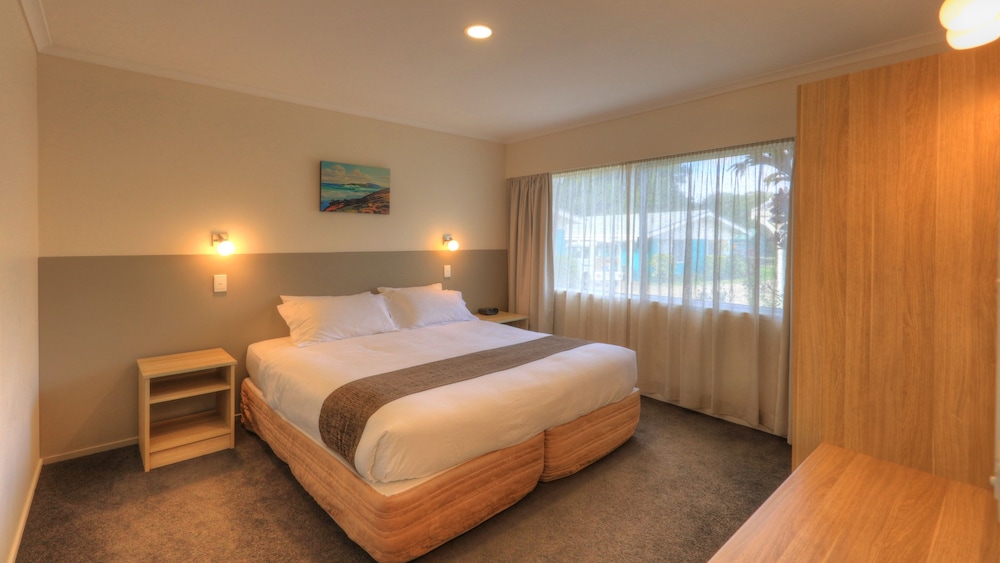 Aloha Apartments 26/61