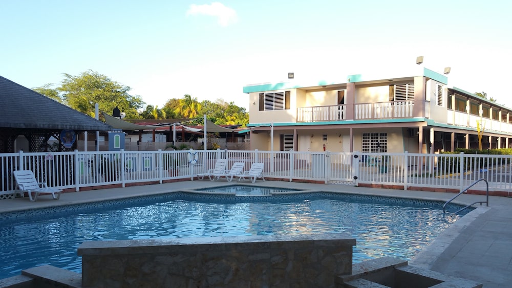 Combate Beach Resort Ex Parador 4/50