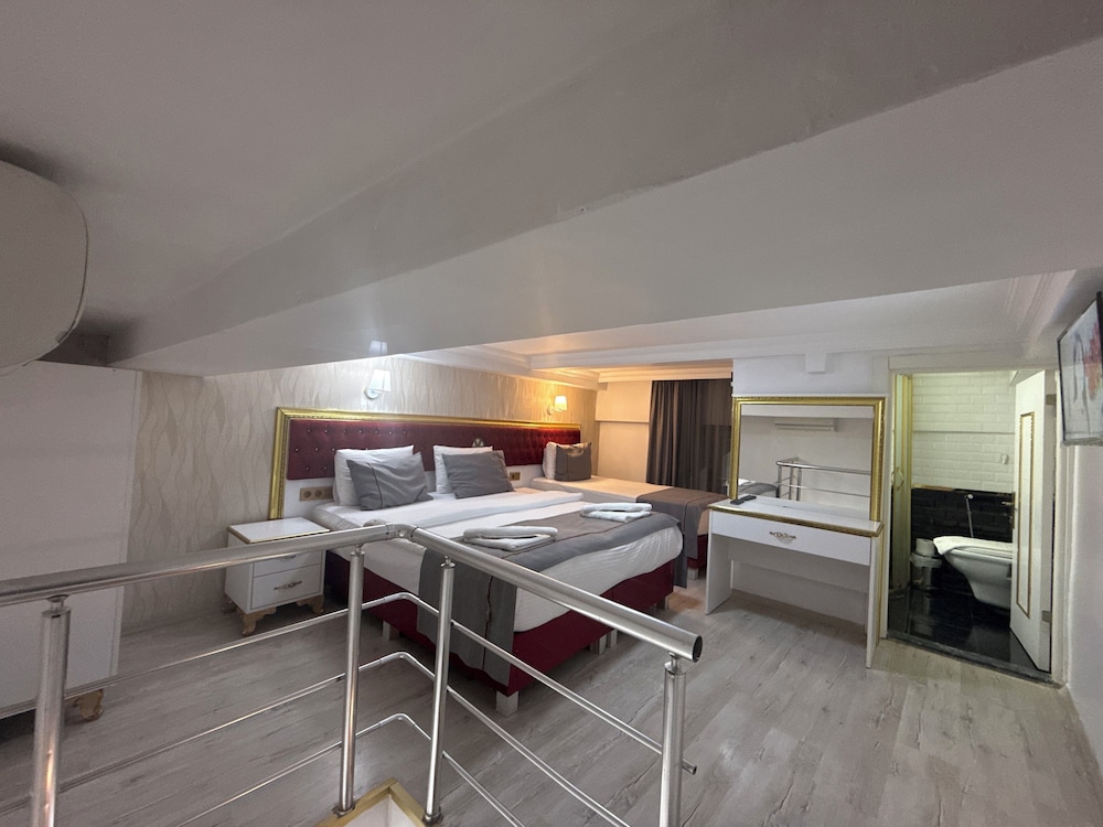 Rhythm Hotel 18/50