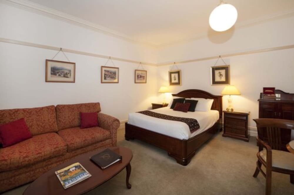 Cobb & Co Court Boutique Hotel 11/29