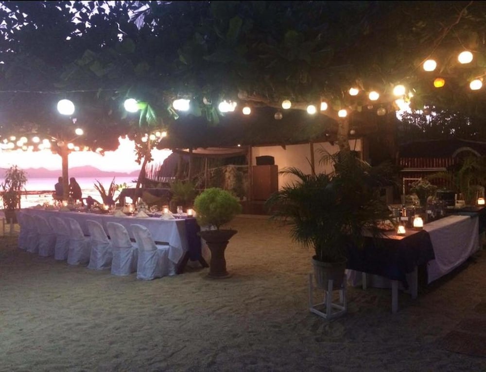 Stunning Republic Beach Resort 38/58