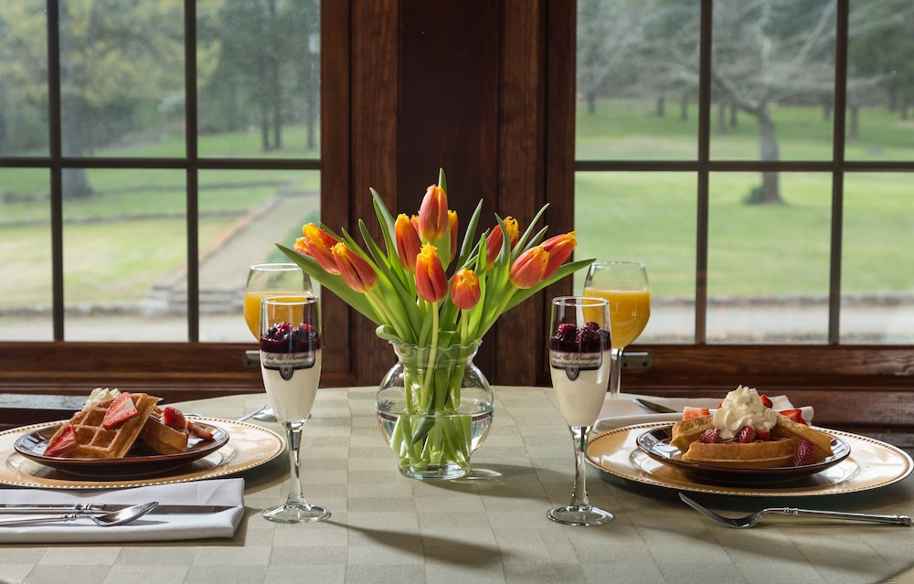 Hilltop Manor Bed and Breakfast 29/49