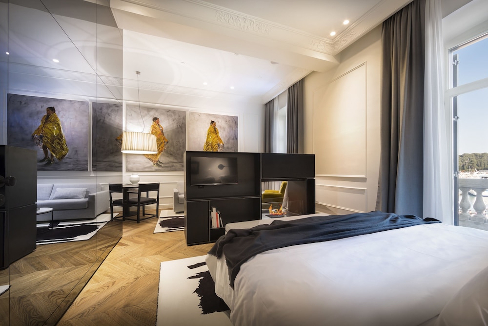 Adriatic Hotel 6/50