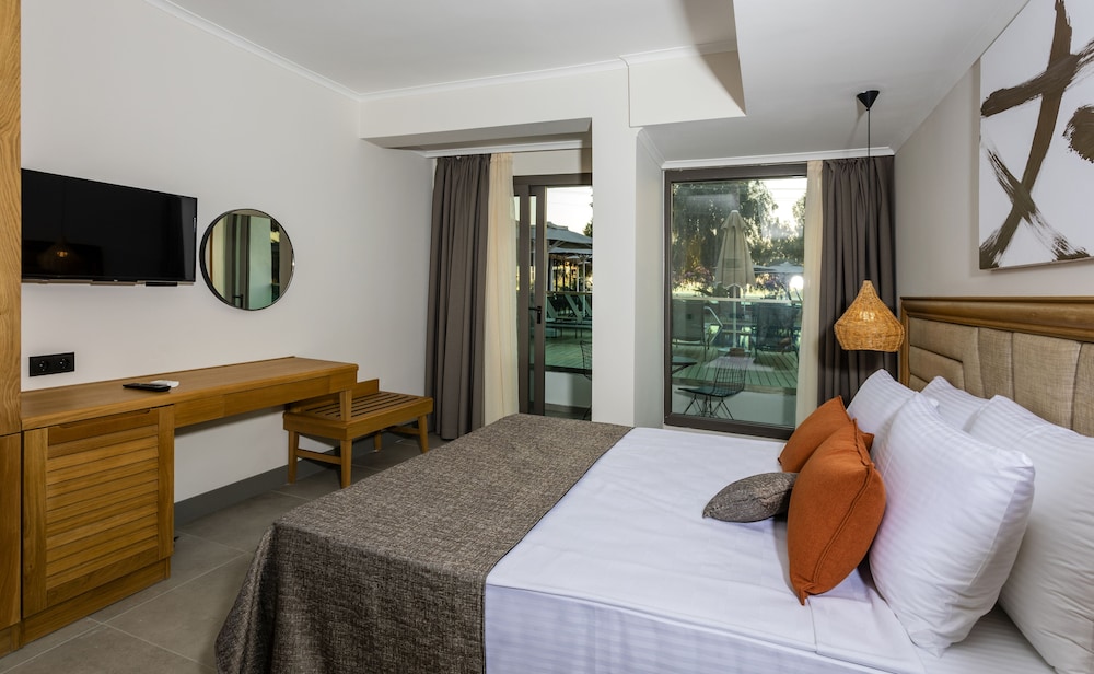 Yalipark Beach Hotel 25/65