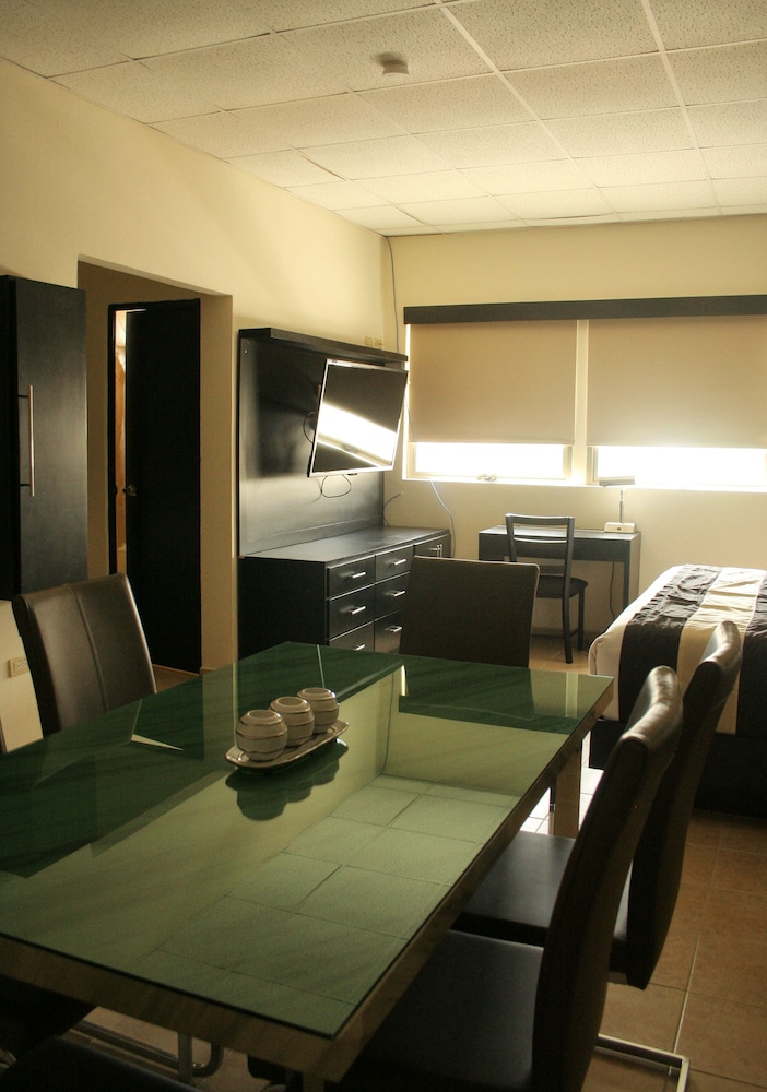 Hotel El Camino Inn and Suites 43/50