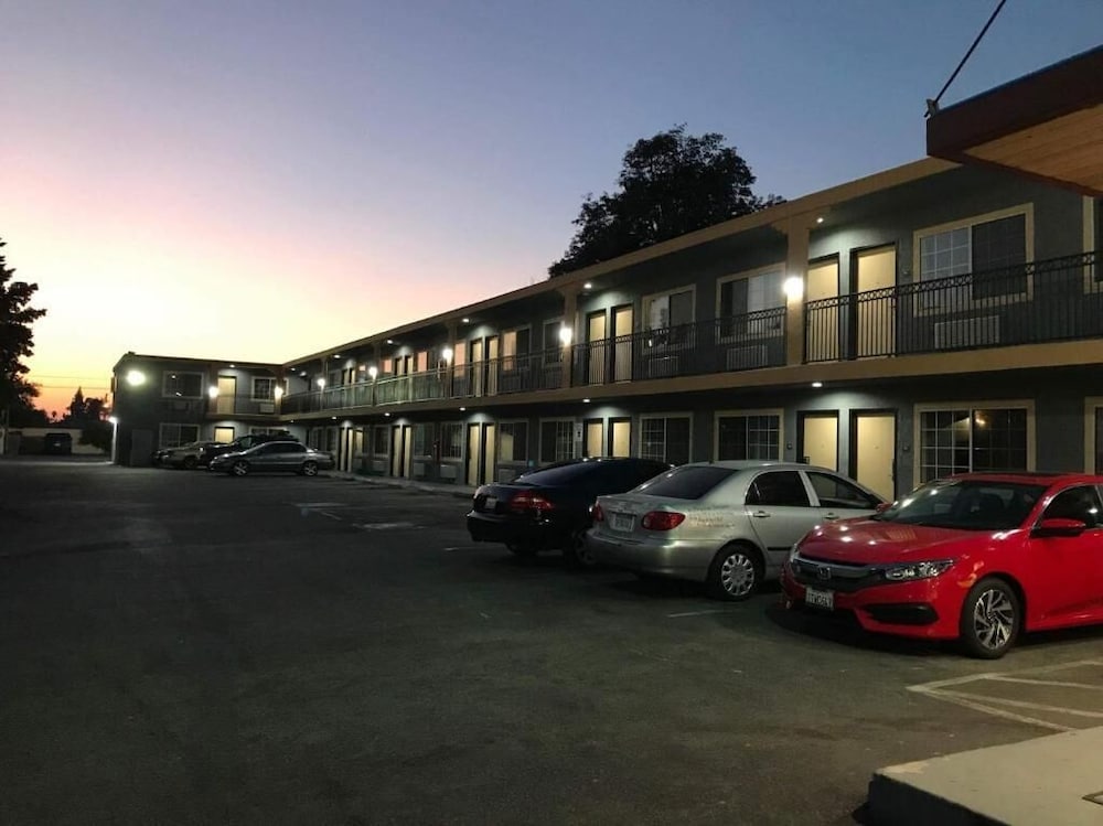 American Inn Suites Lax Airport 4/64