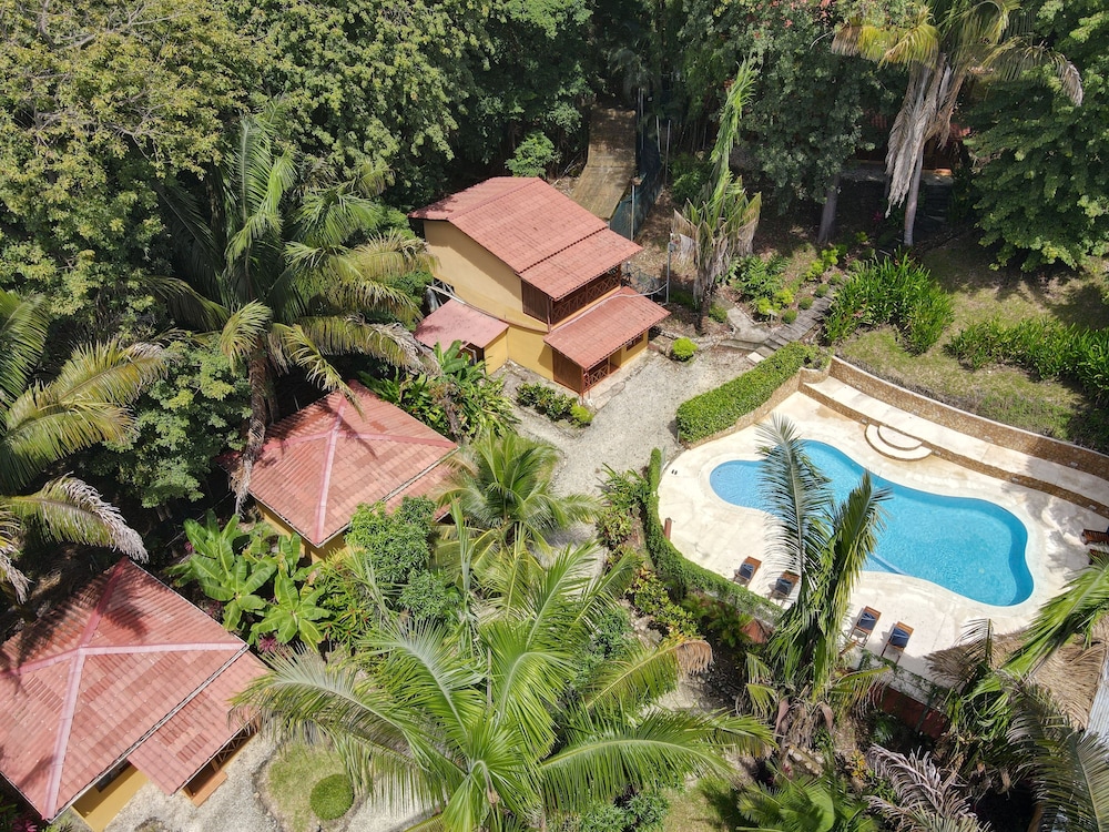 Esencia Hotel And Villas 58/65