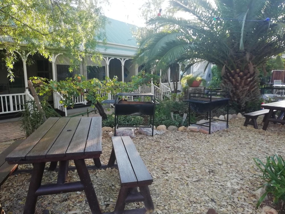 Housemartin Guest Lodge 37/46