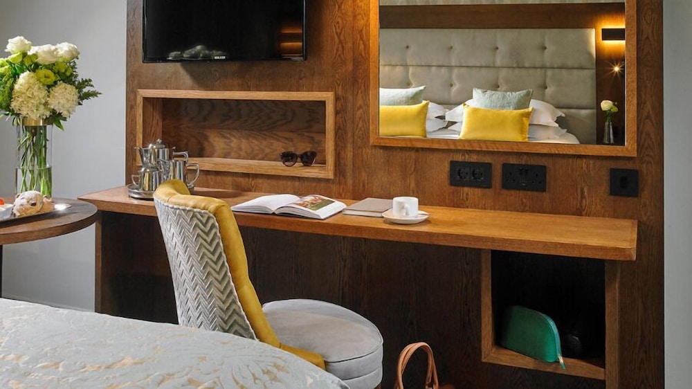 BRIDGE HOUSE HOTEL, LEISURE CLUB & SPA 38/45