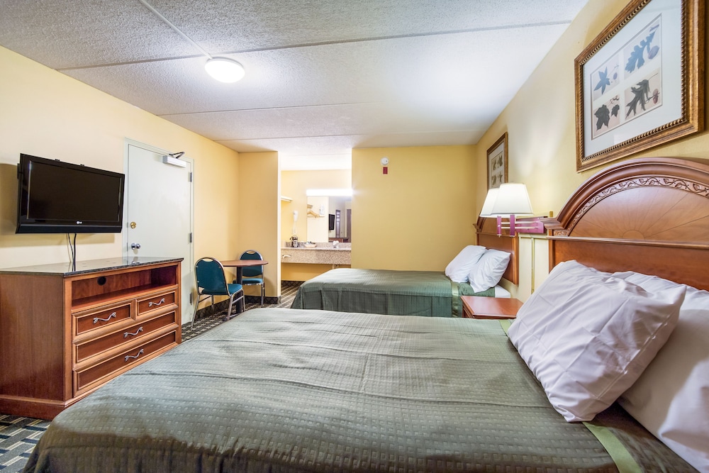 Rodeway Inn Greenwood 13/26