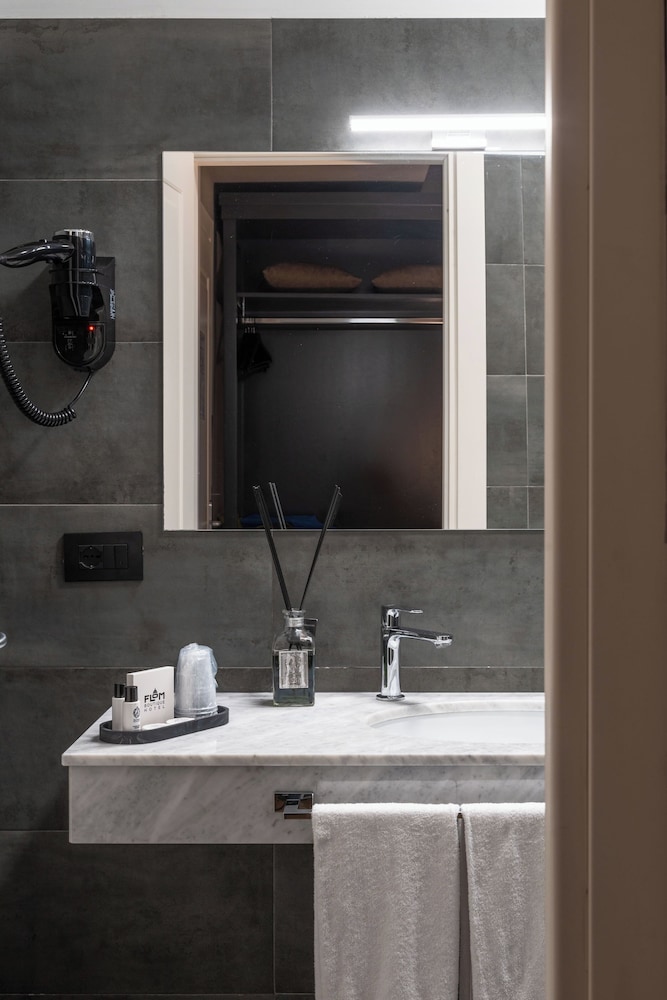 Flom Boutique Hotel 50/50