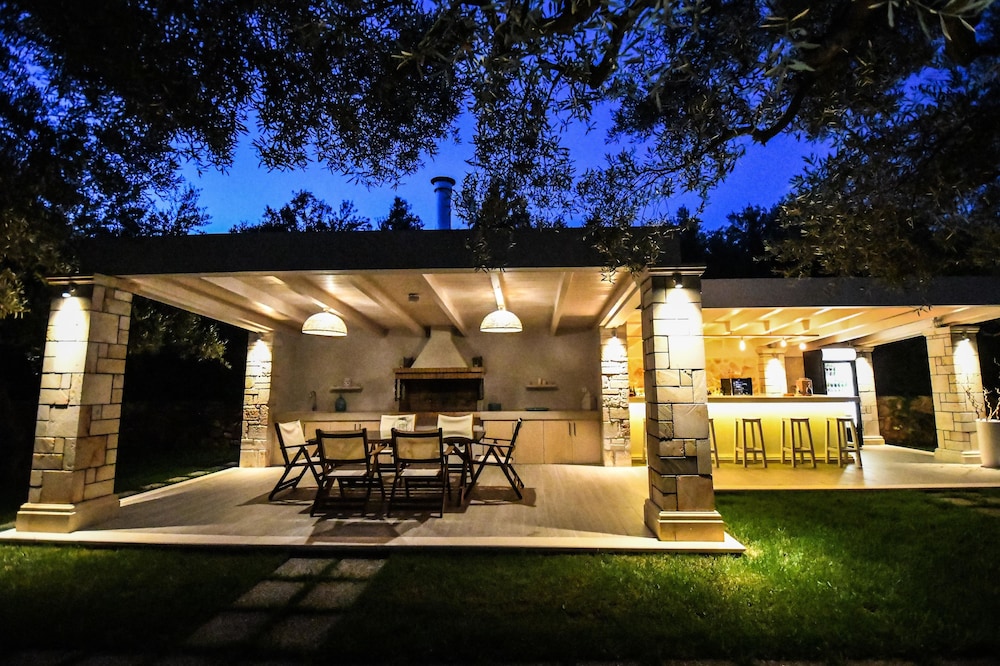 Artina Luxury Villa 3/50