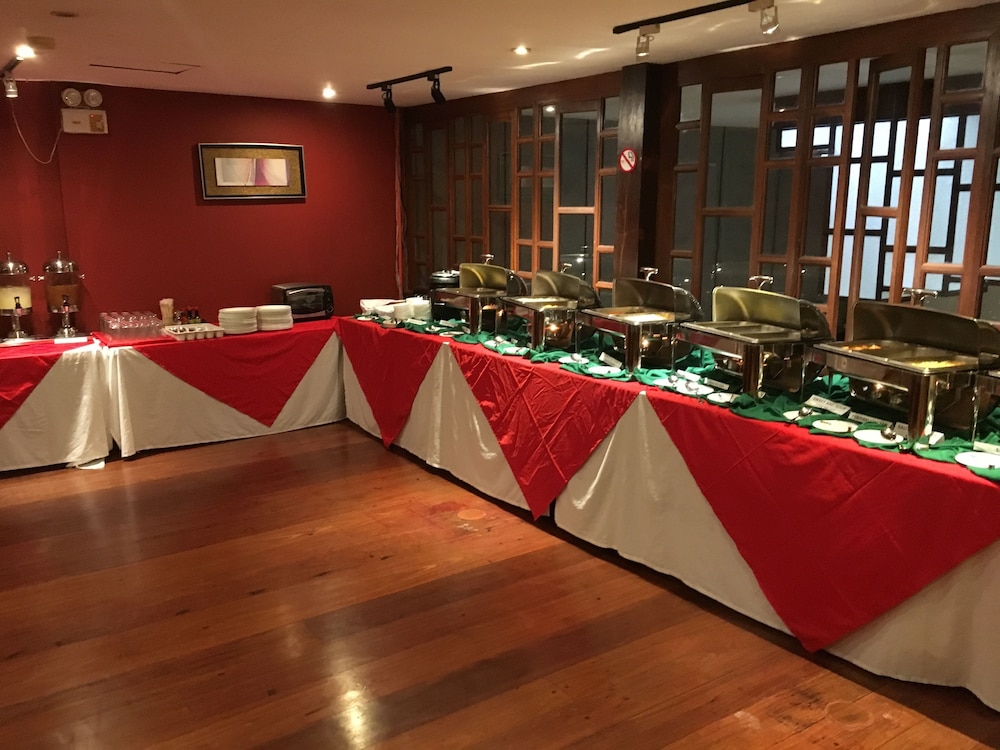 Mango Valley Hotel 1 49/67
