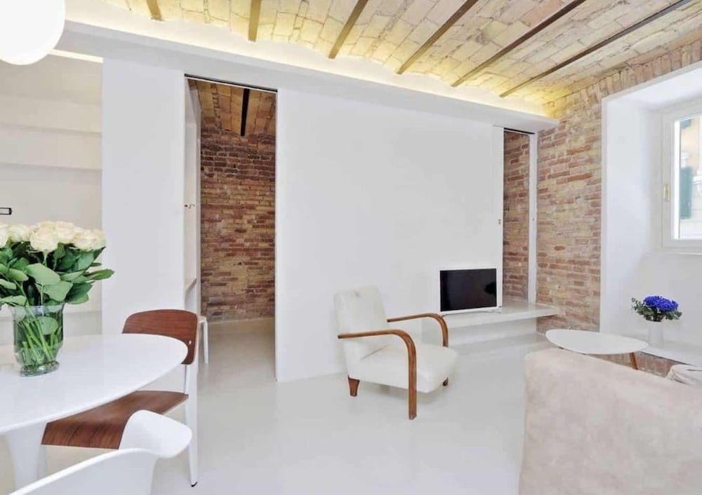 Charming flat near Colosseum 5/9