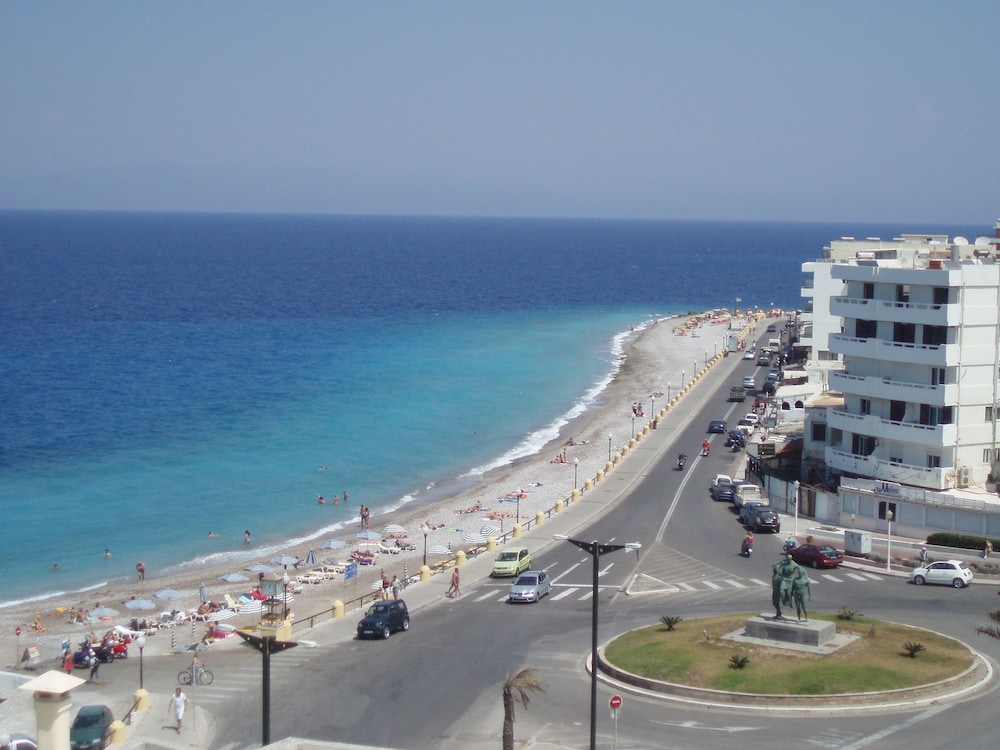 Nafsika Hotel 32/39