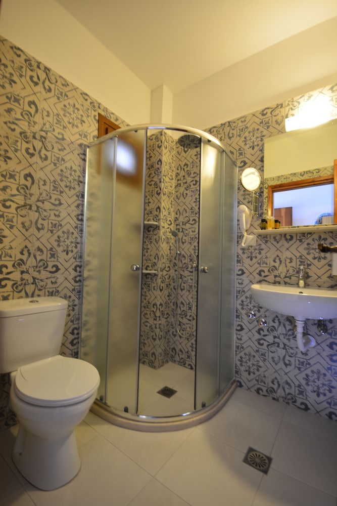 Spiros Soula Hotel 20/84