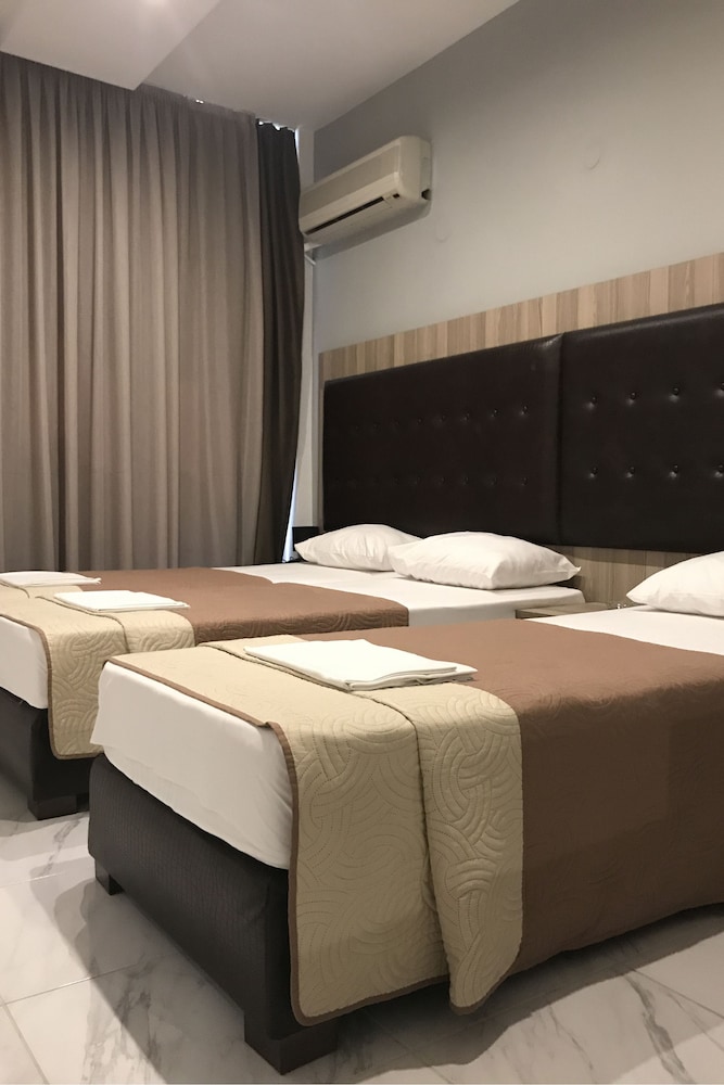 Rex Hotel 8/37