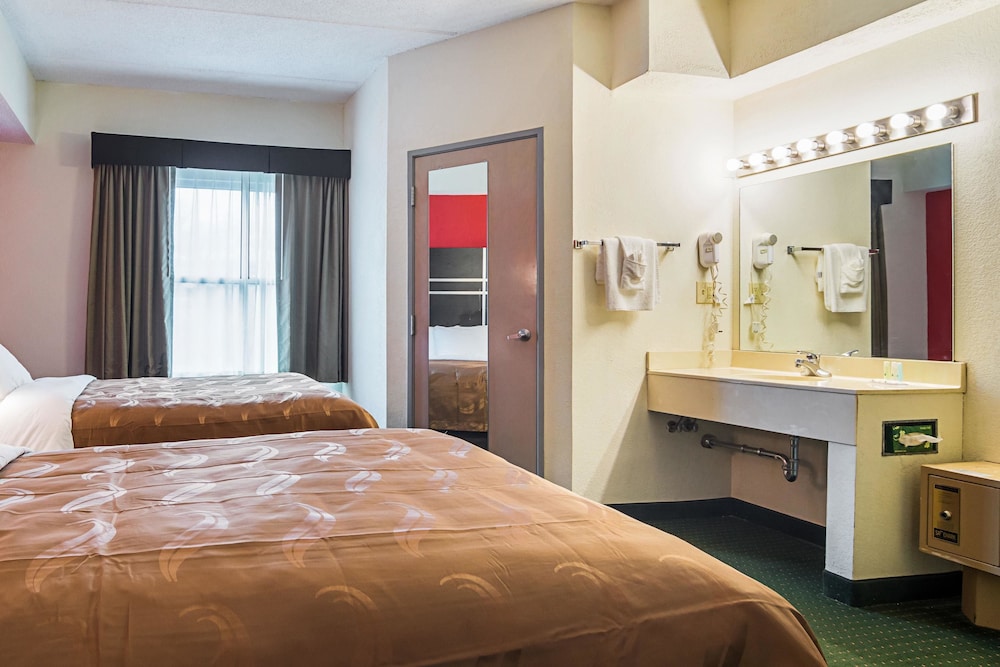 Quality Suites Atlanta Airport East GA 16/43