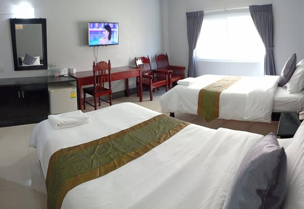 Submukdaphoomplace Hotel 40/50