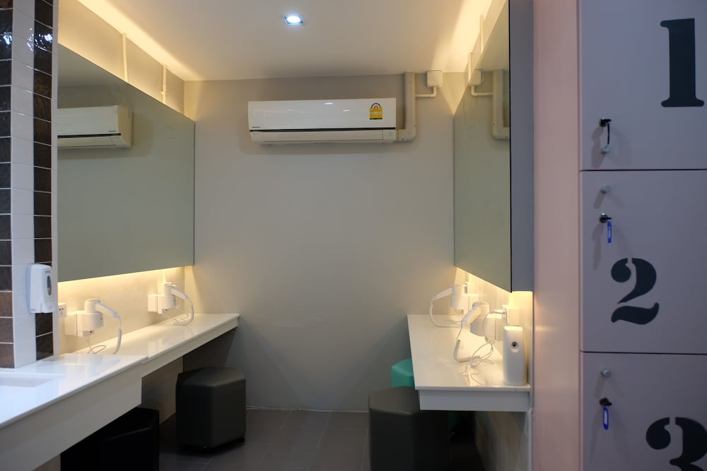 Siam Stadium Hostel 53/54