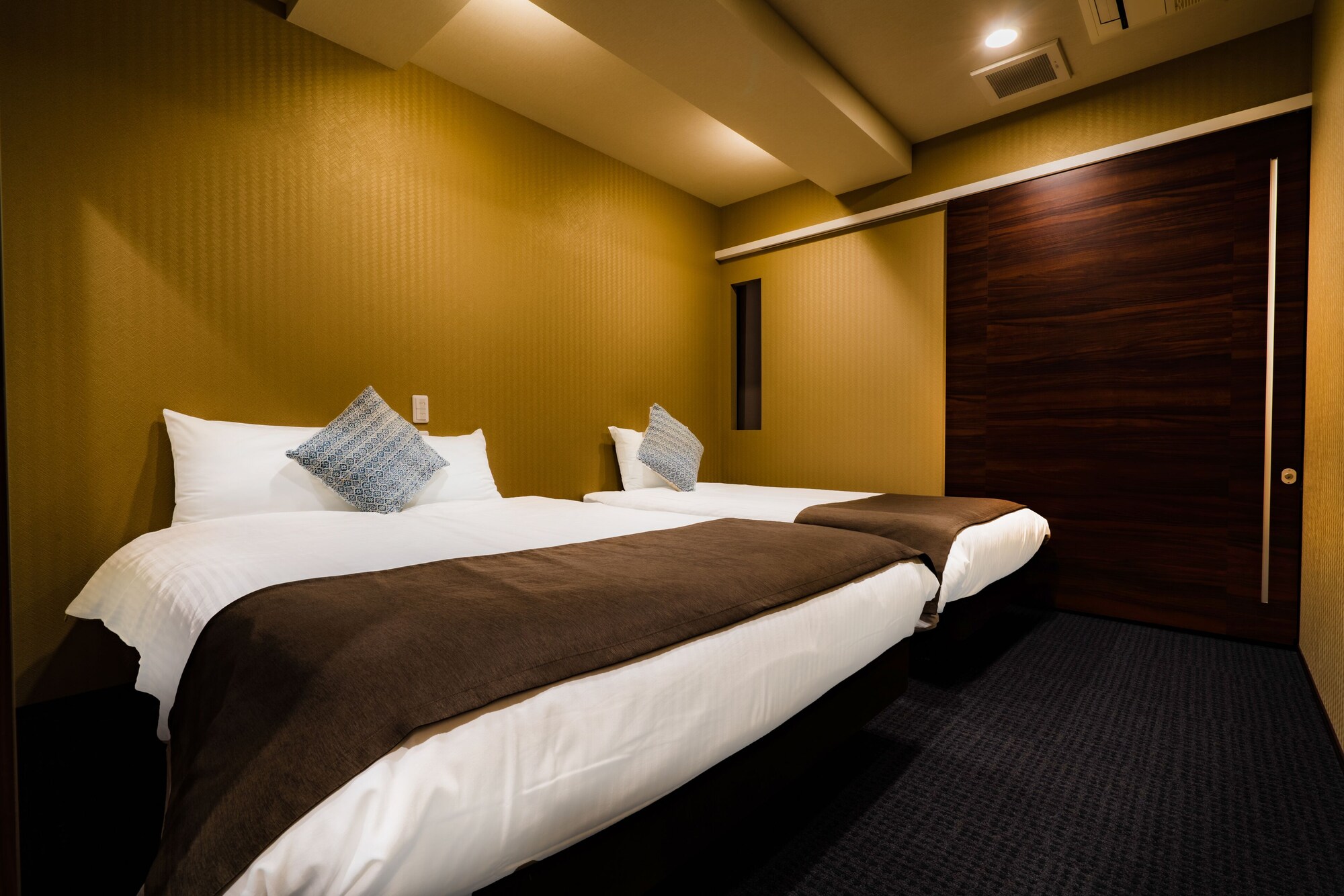 MULTIPLE BEDROOMS, PREMIUM, SUITE, CITY VIEW