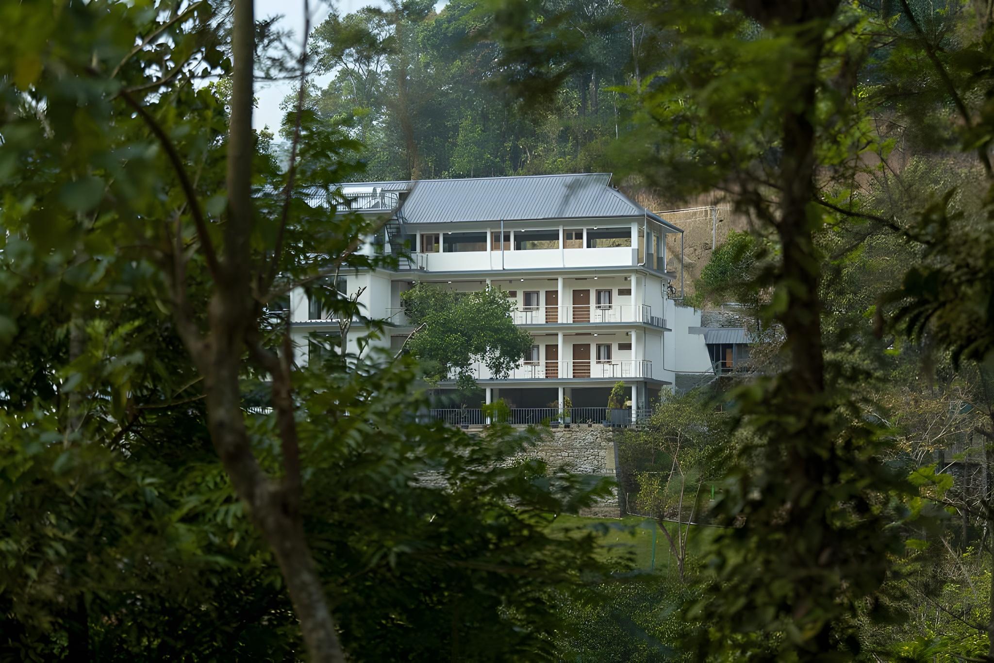 Hostess Thekkady 5/24
