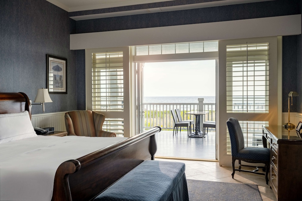 Madison Beach Hotel, Curio Collection by Hilton 10/88