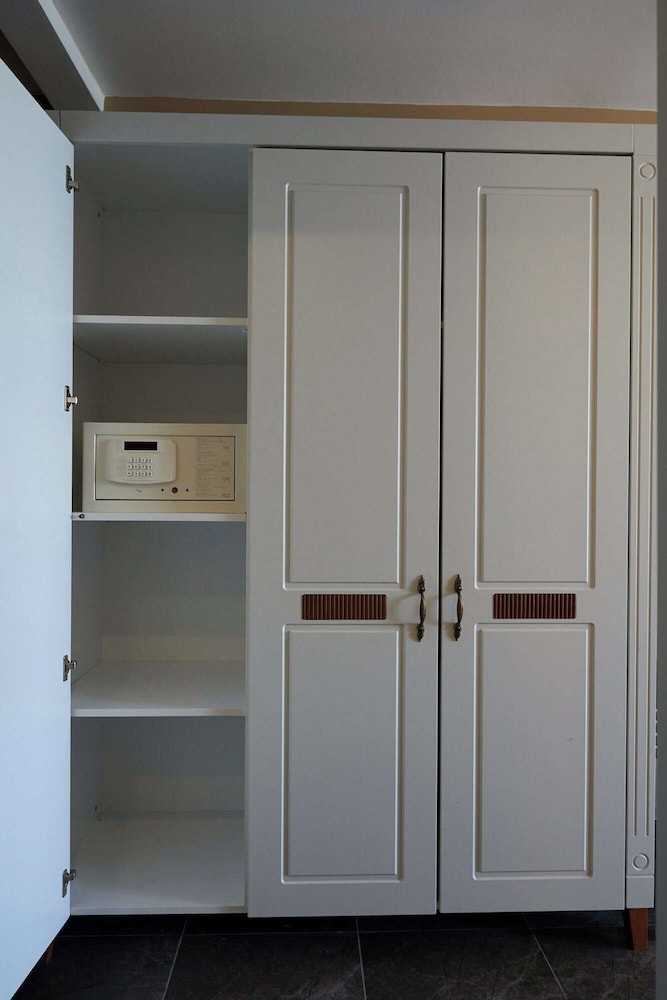 Phellos Suites 20/50