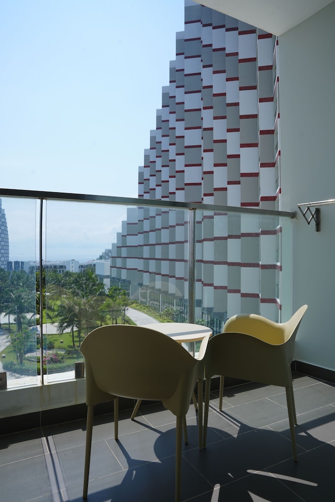 The Empyrean Cam Ranh Beach Resort 47/57