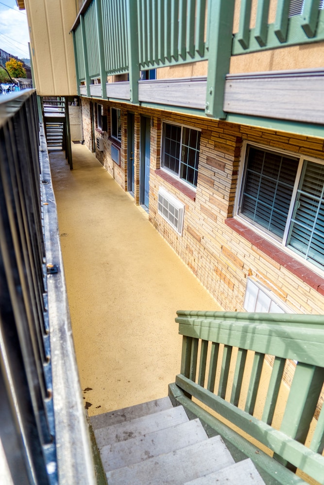Budget Inn Motel 3/54