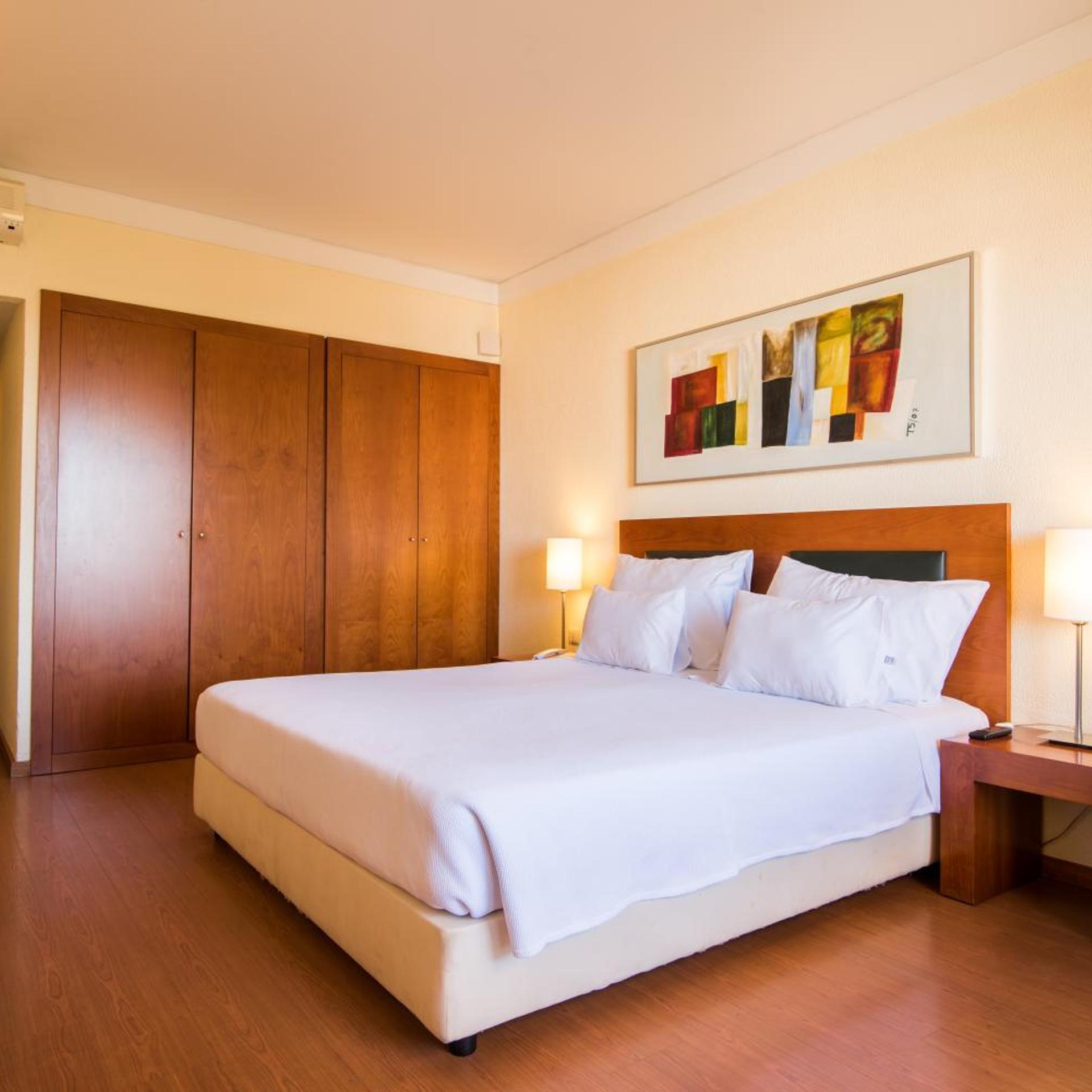 ROOM, TWIN BEDS, WITH EXTRA BED