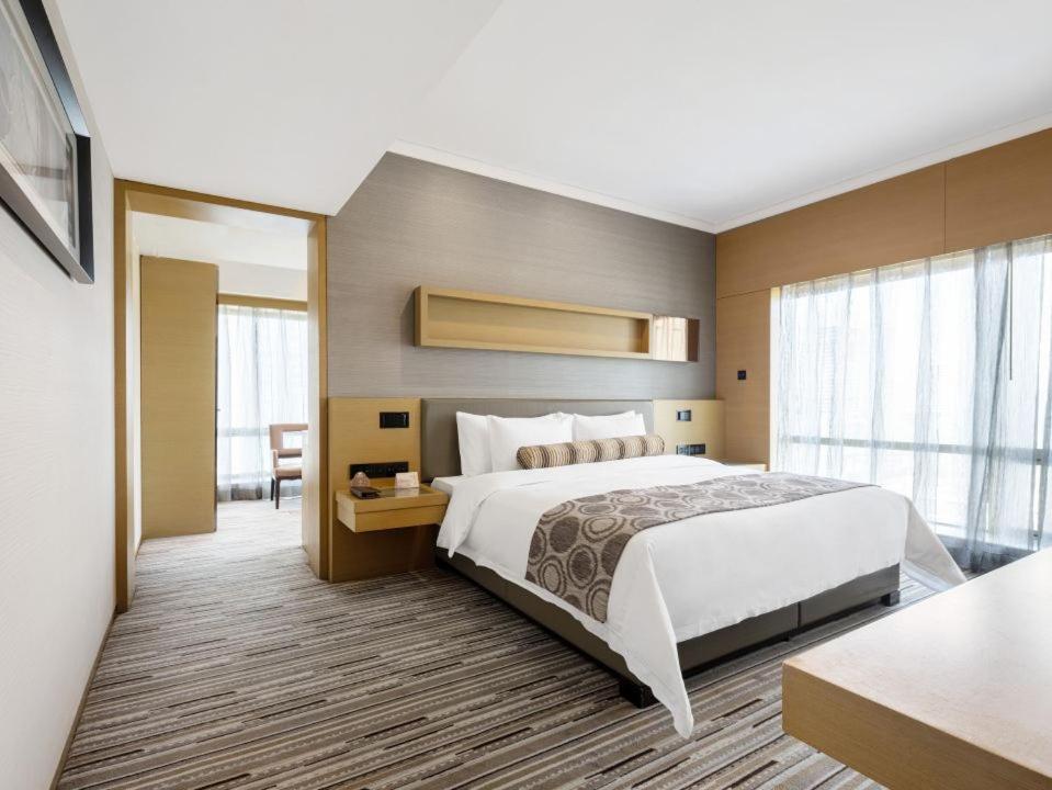 Longchamp Garden Hotel 18/35