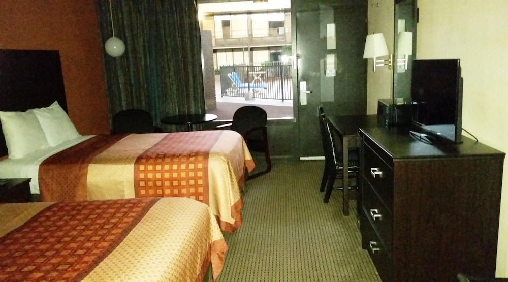 Ramada by Wyndham Diamondhead I-10/Gulfport 37/47