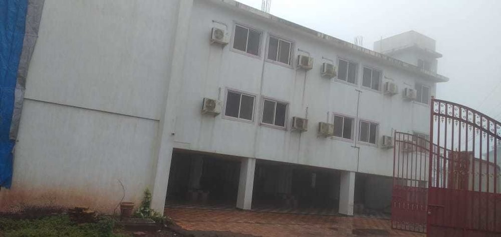 Oyo 10389 Latanand Residency 3/12